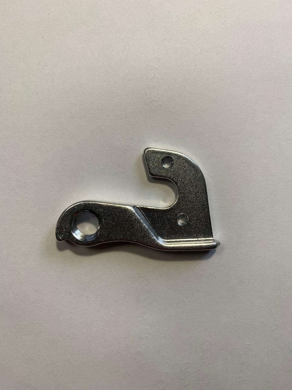 Кронштейн крепления заднего переключателя (ПЕТУХ) Resolute